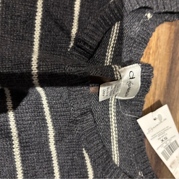 NWT sweater dress.  Size xs - Picture 4 of 5